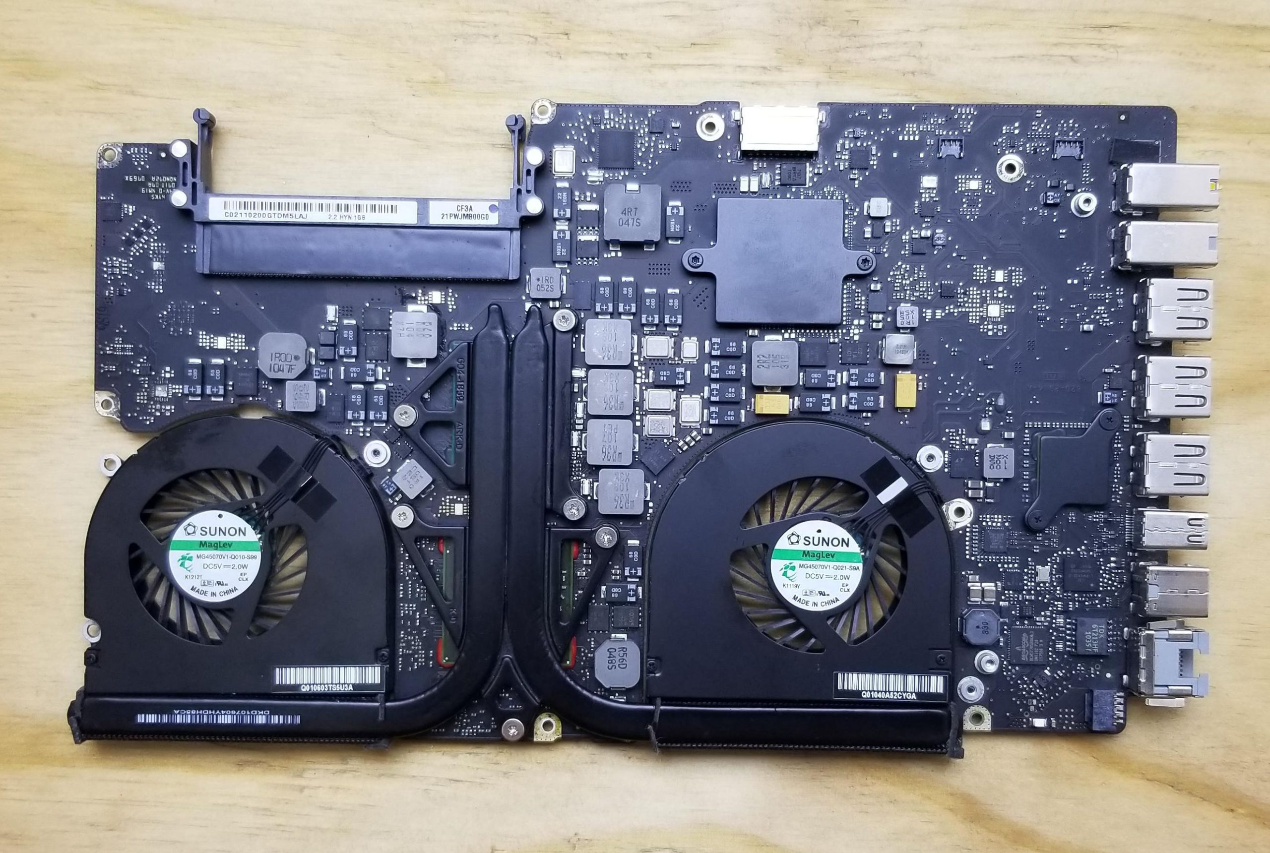MacBook Pro 17 A1297 2011 Logic Board i7 2.2GHz 6750 1GB 820-2914-A GPU Replaced