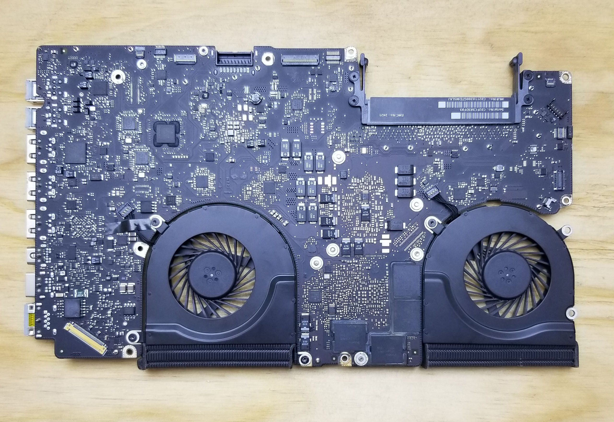 MacBook Pro 17 A1297 2011 Logic Board i7 2.2GHz 6750 1GB 820-2914-A GPU Replaced - Image 3