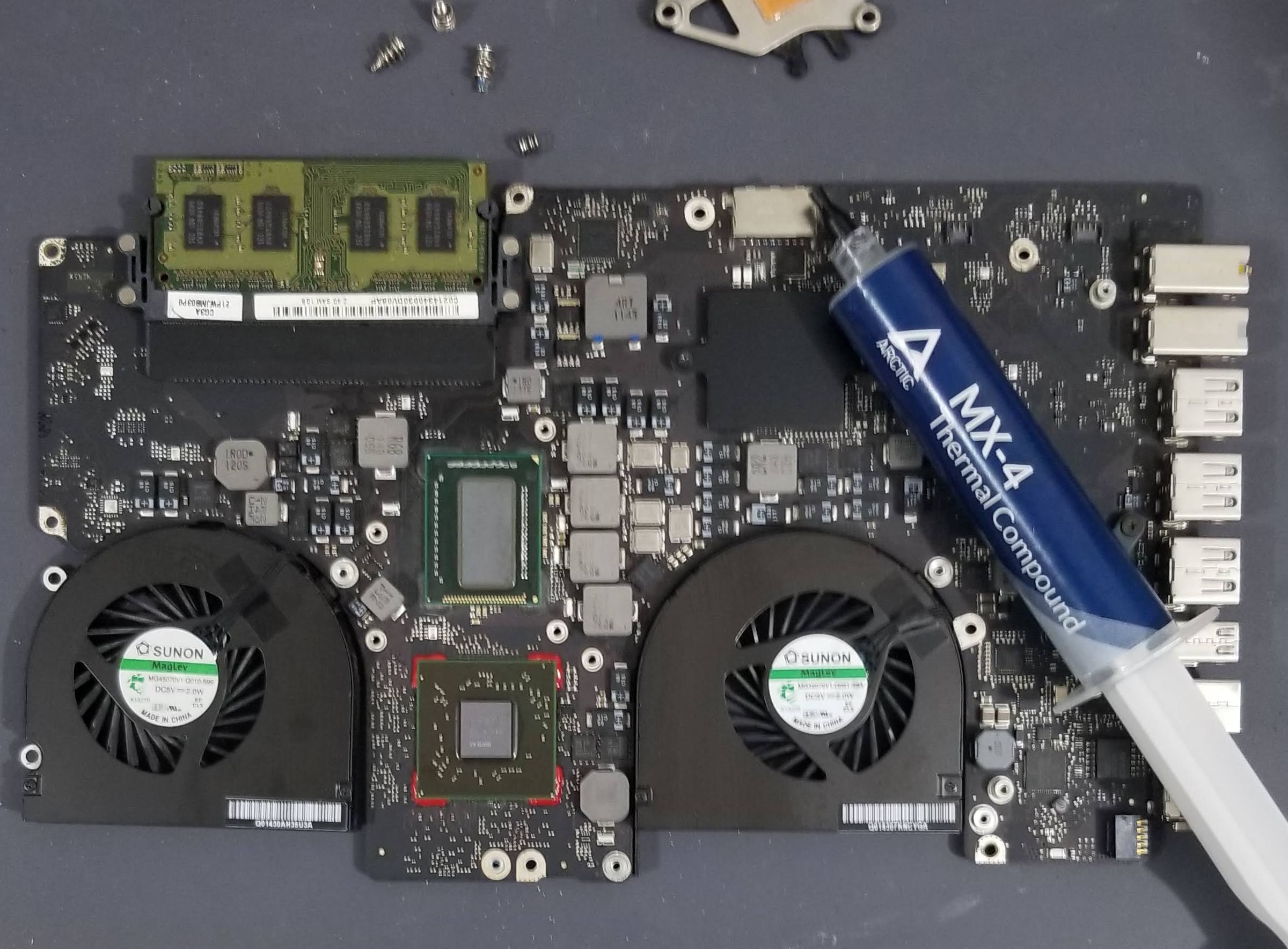 MacBook Pro 17 A1297 2011 i7 2.4GHz Logic Board GPU 6770M 1GB 820-2914-B TESTED - Image 3