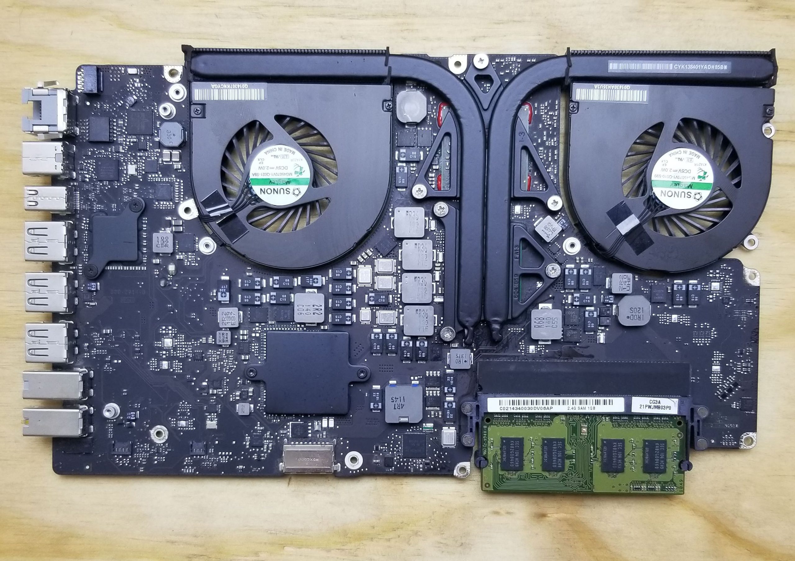 MacBook Pro 17 A1297 2011 i7 2.4GHz Logic Board GPU 6770M 1GB 820-2914-B TESTED