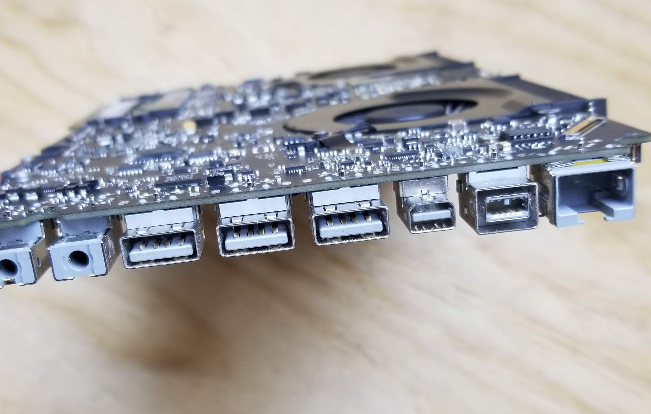 MacBook Pro 17 A1297 2011 i7 2.4GHz Logic Board GPU 6770M 1GB 820-2914-B TESTED - Image 4