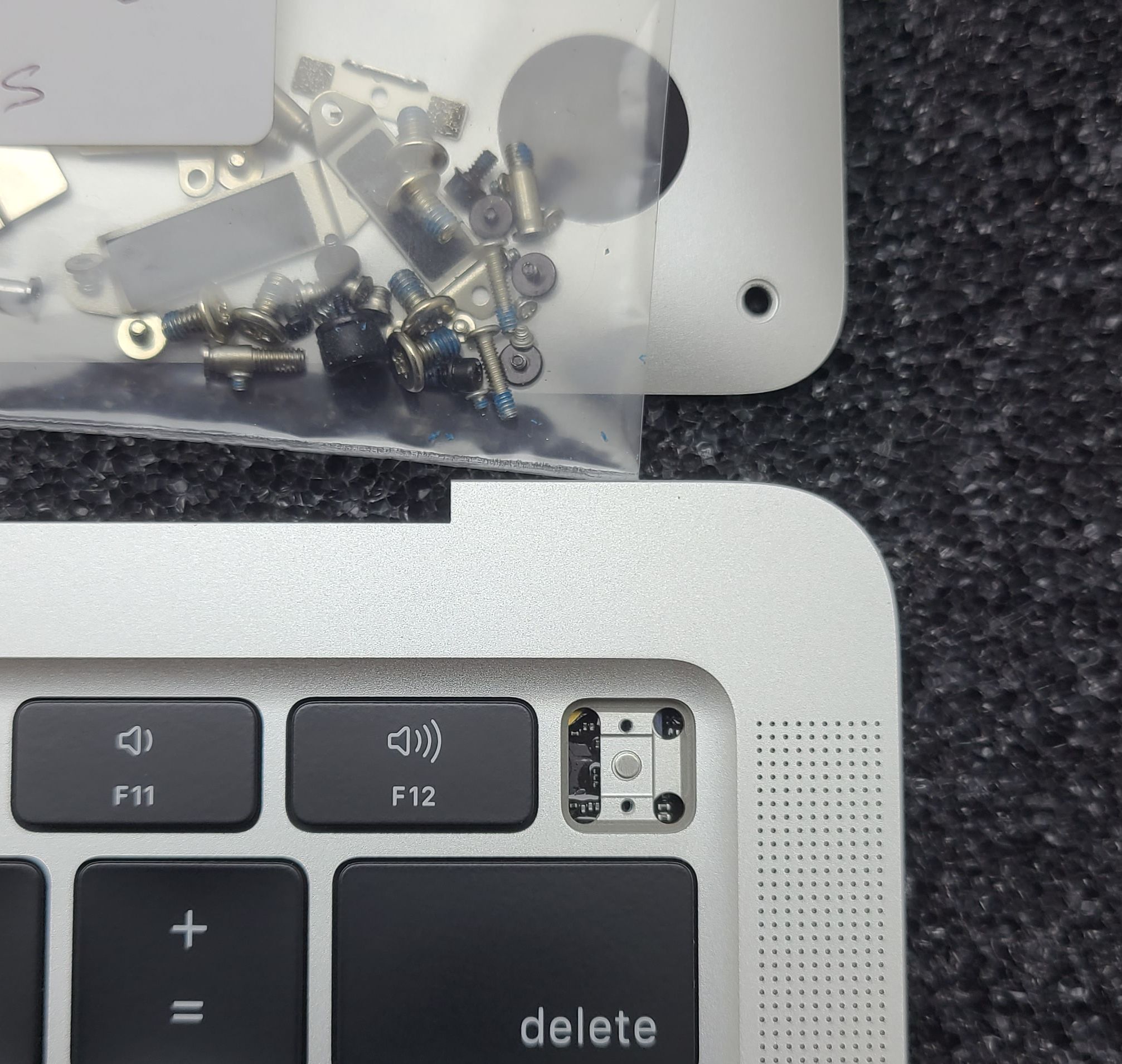 GRD B MacBook Air 13 A2179 Silver Top Case Keyboard Touchpad Bottom cover & more - Image 4