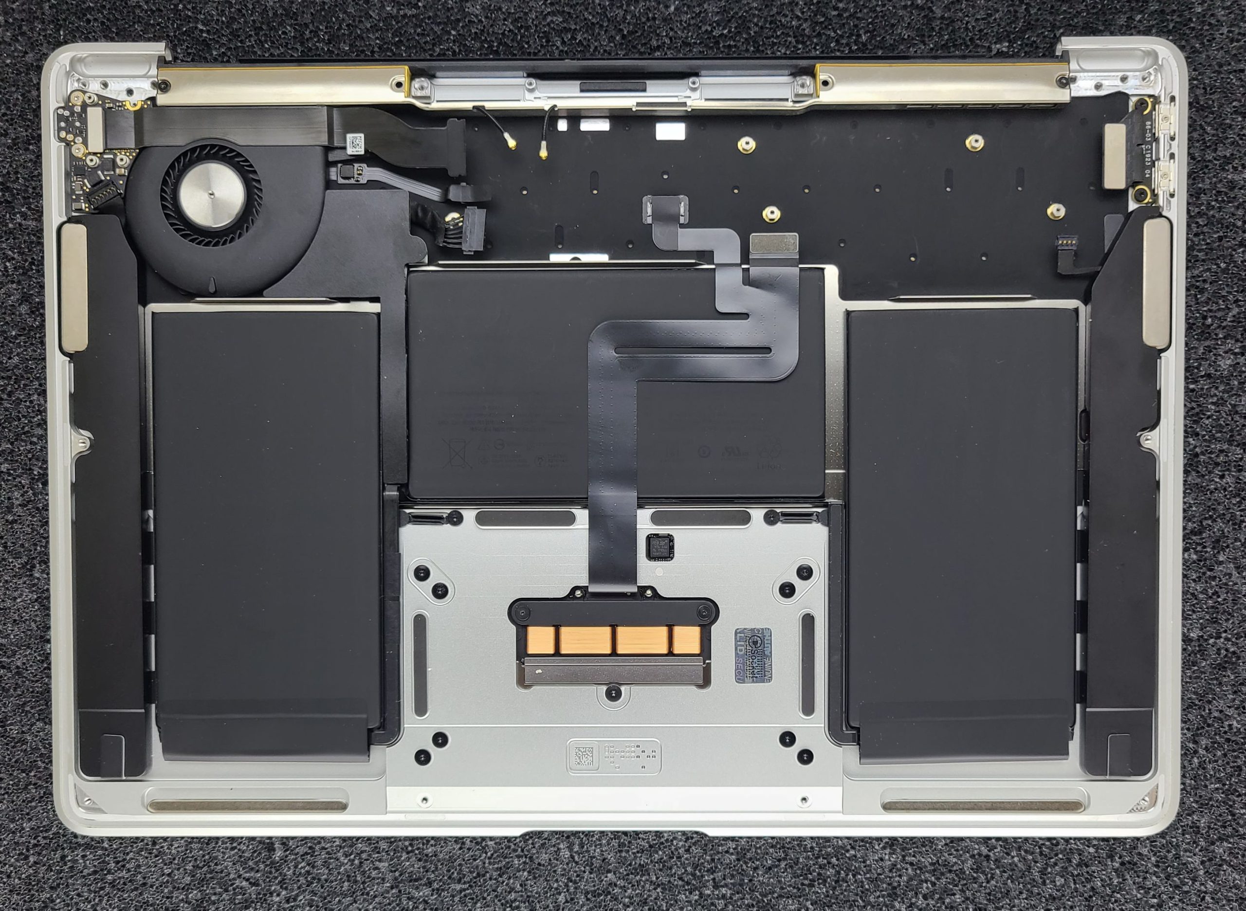 GRD B MacBook Air 13” A1932 Silver Top Case Keyboard Touchpad Battery & more - Image 3