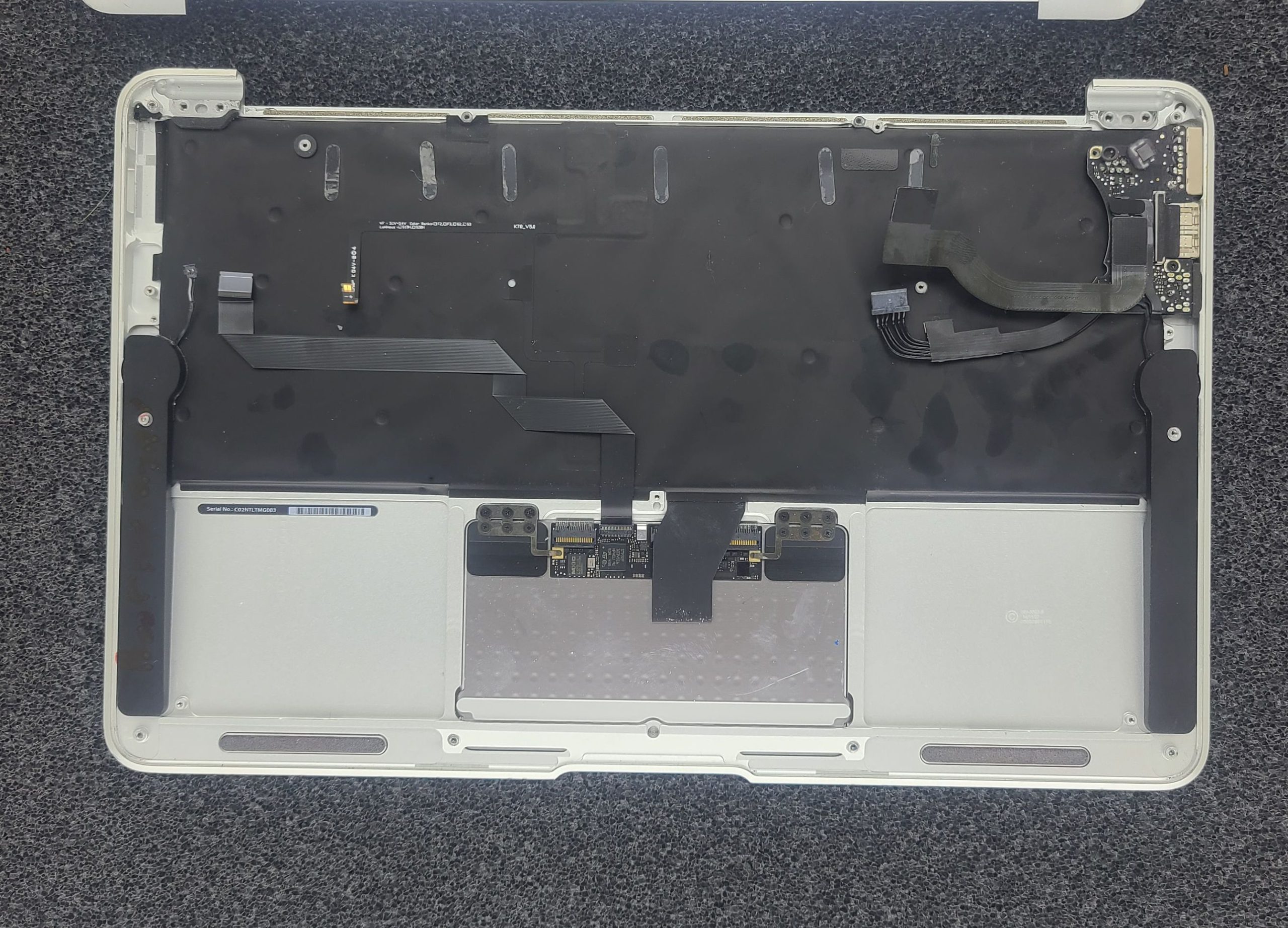 Apple MacBook Air 11" A1465 2013 2014 2015 Top Case,Keyboard,Trackpad,Back Cover,Speakers - Image 2