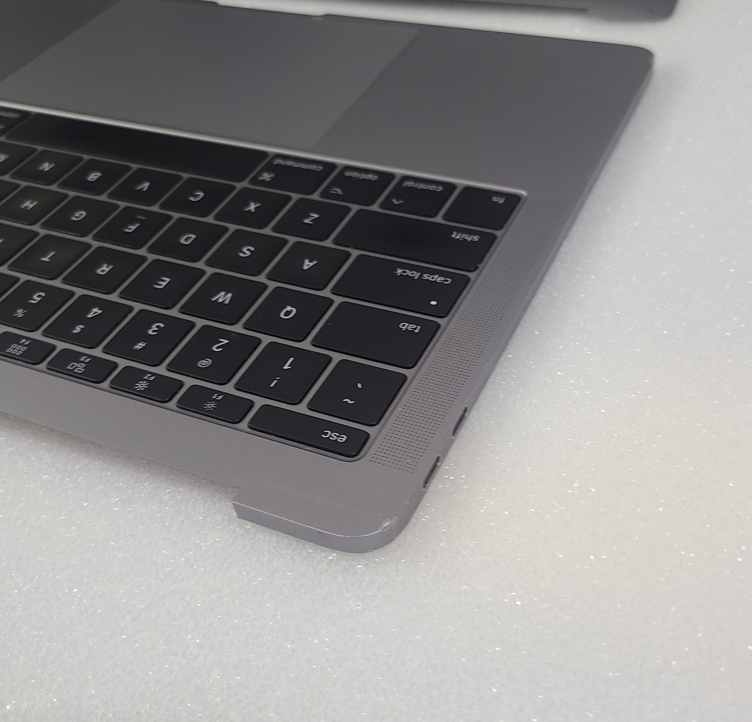 Grd C MacBook Pro 13 A1708 Top Case Gray Keyboard Battery 80% TrackPad Bottom - Image 4