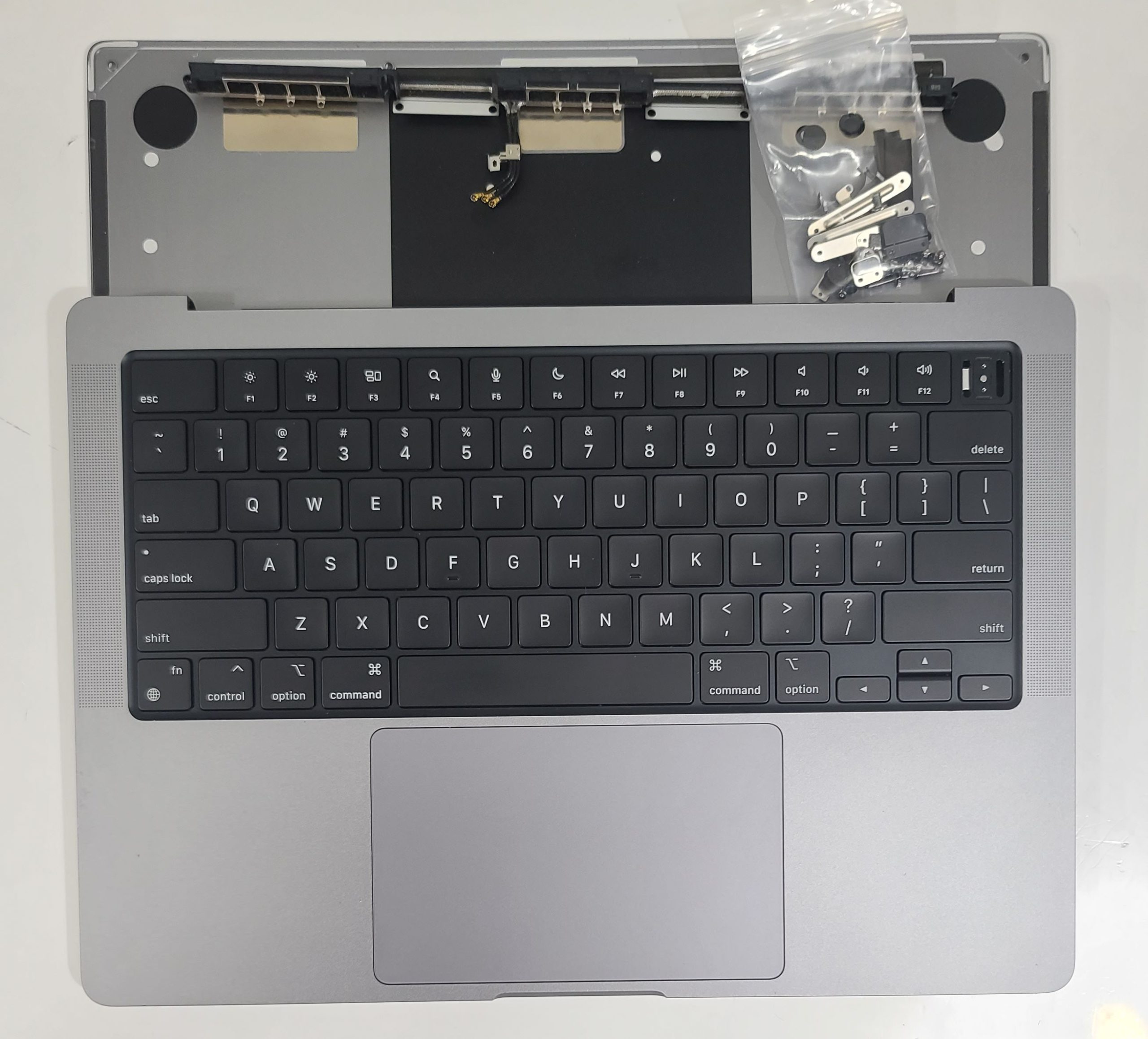 A2442 MACBOOK PRO 14" M1 PRO, 2021 - TOP CASE GREY TRACKPAD BATTERY 93% GRD A