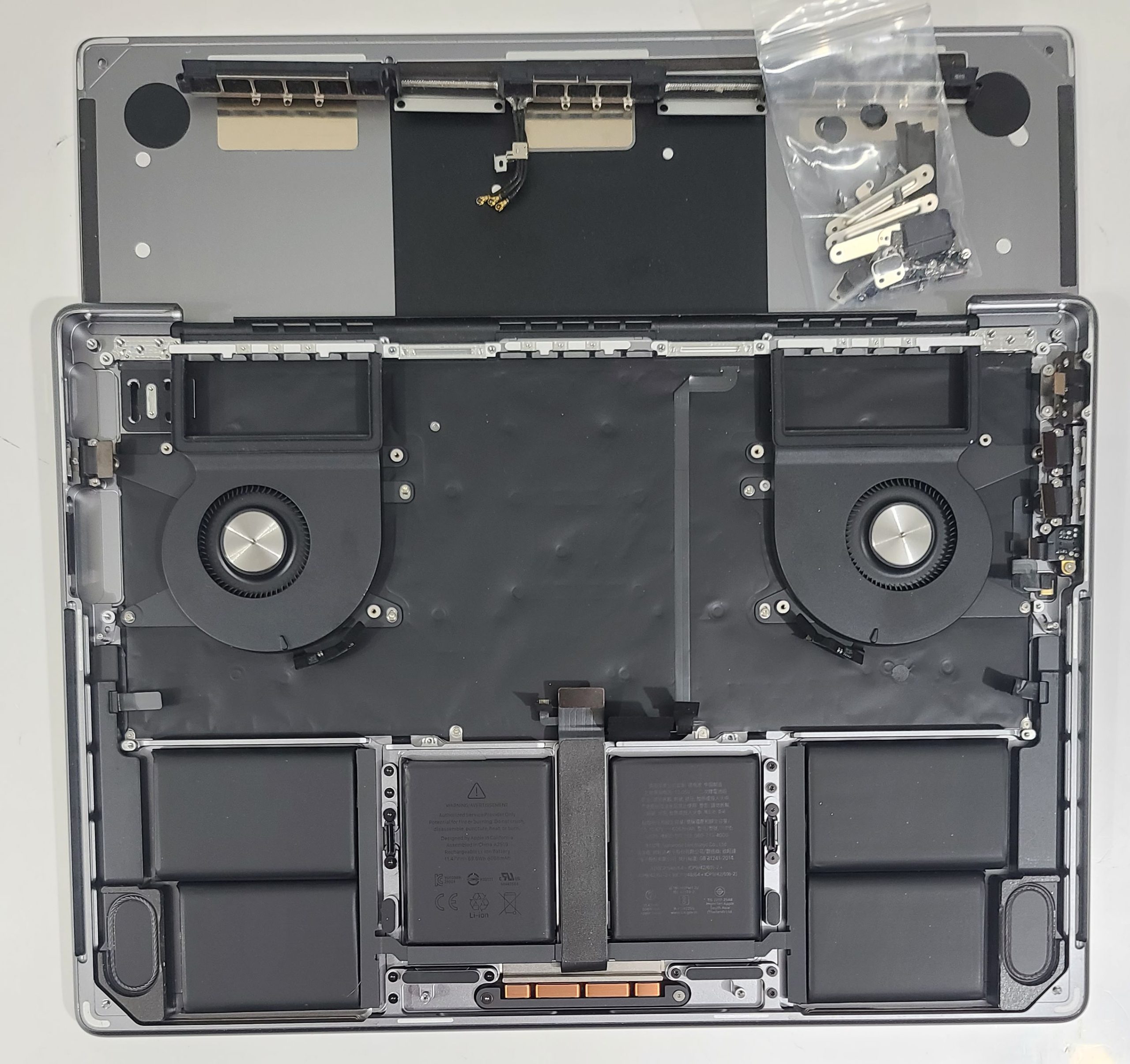 A2442 MACBOOK PRO 14" M1 PRO, 2021 - TOP CASE GREY TRACKPAD BATTERY 93% GRD A - Image 2