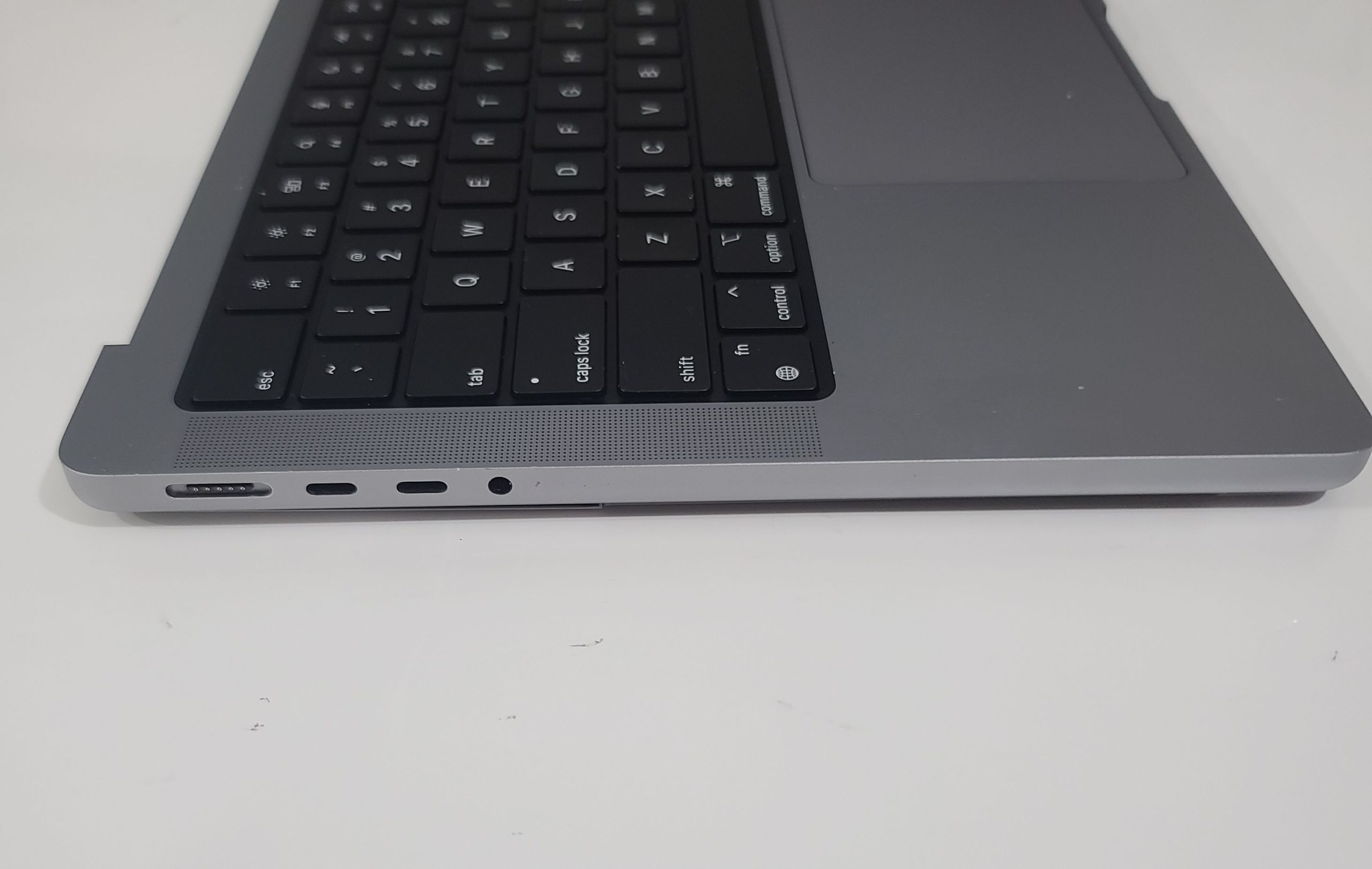 A2442 MACBOOK PRO 14" M1 PRO, 2021 - TOP CASE GREY TRACKPAD BATTERY 93% GRD A - Image 4
