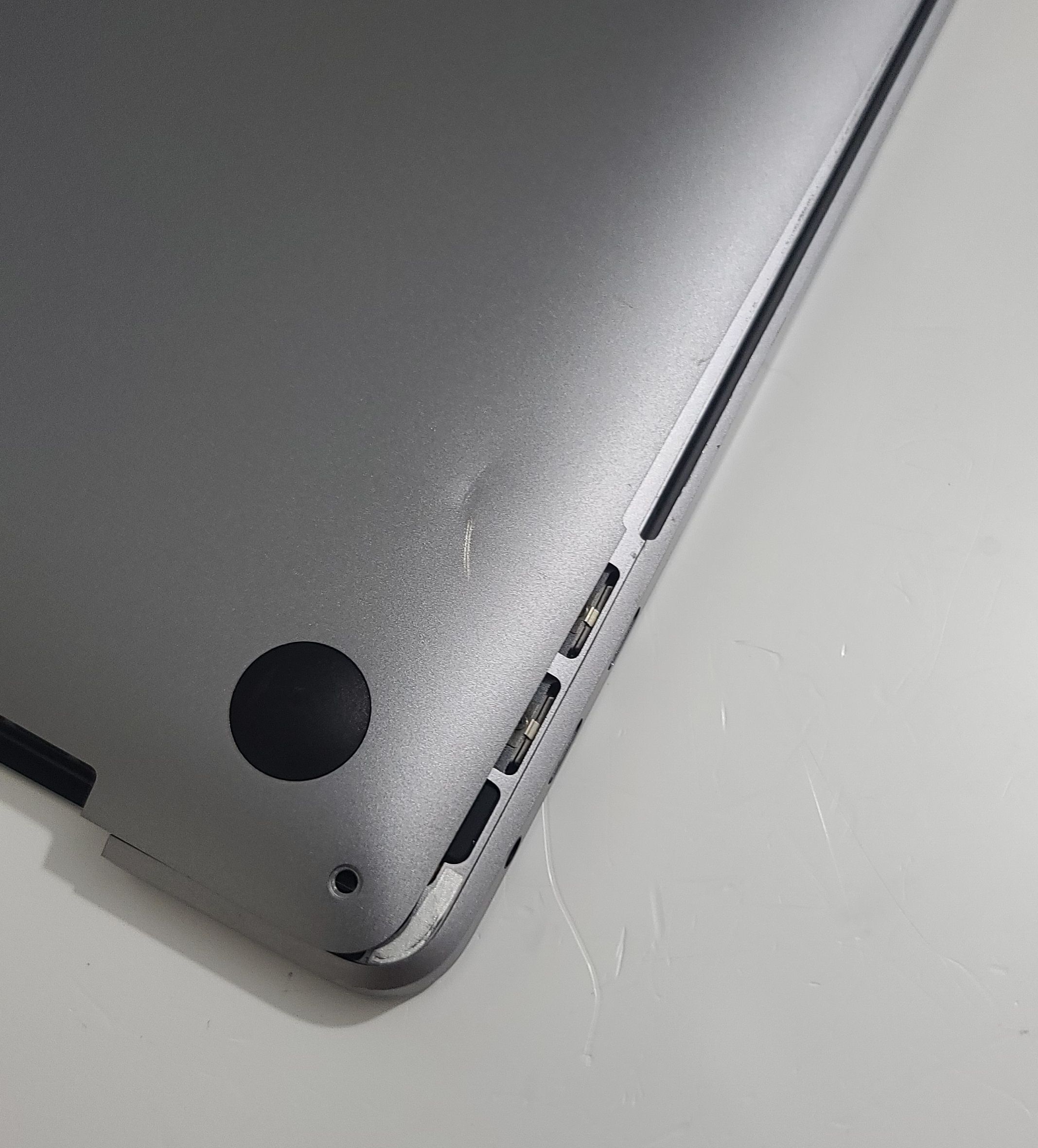 Grd A MacBook Pro Top Case A2141 16" 2019 Space Gray 661-13161 with NEW Battery - Image 4