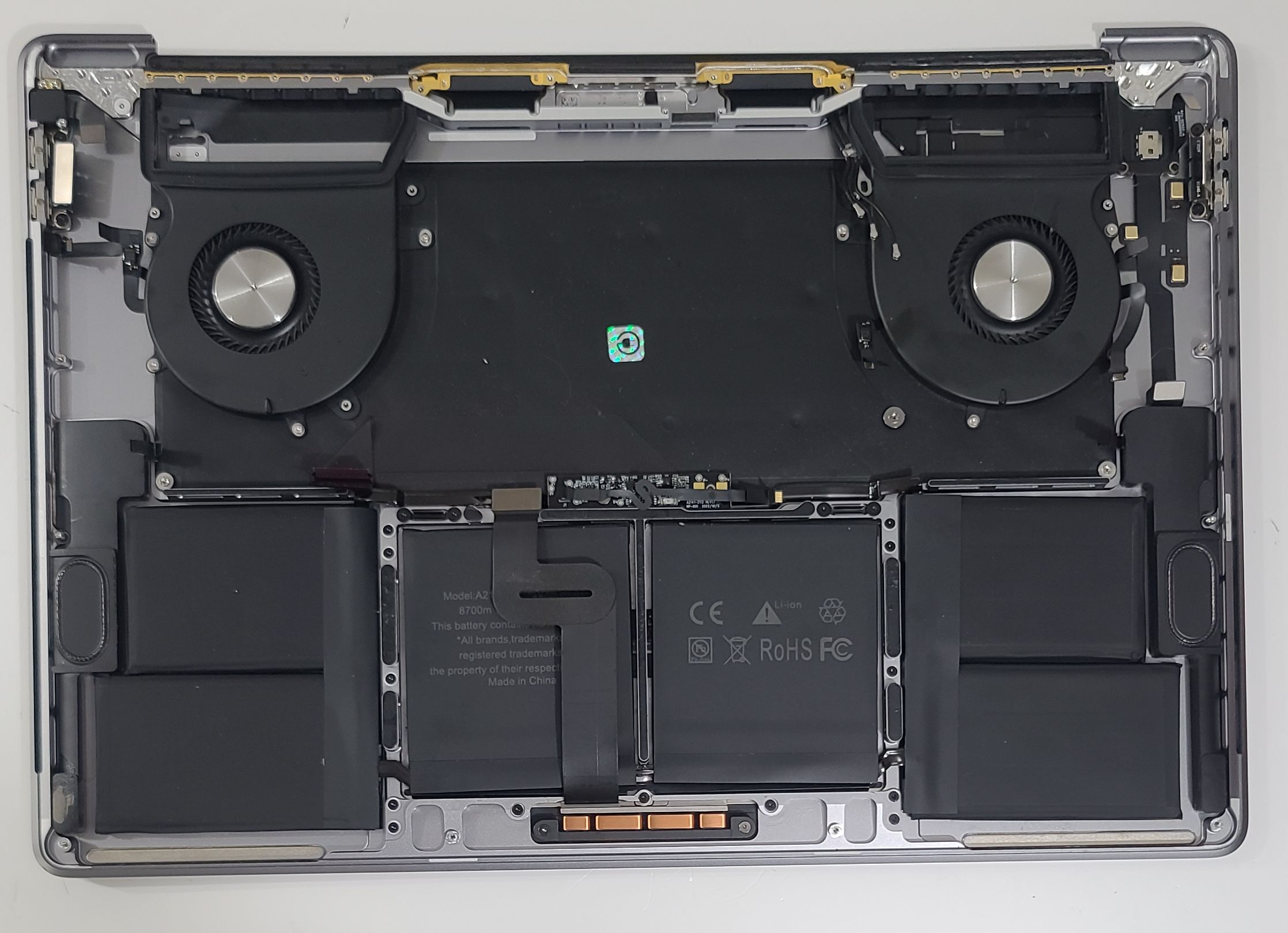 Grd A MacBook Pro Top Case A2141 16" 2019 Space Gray 661-13161 with NEW Battery - Image 6