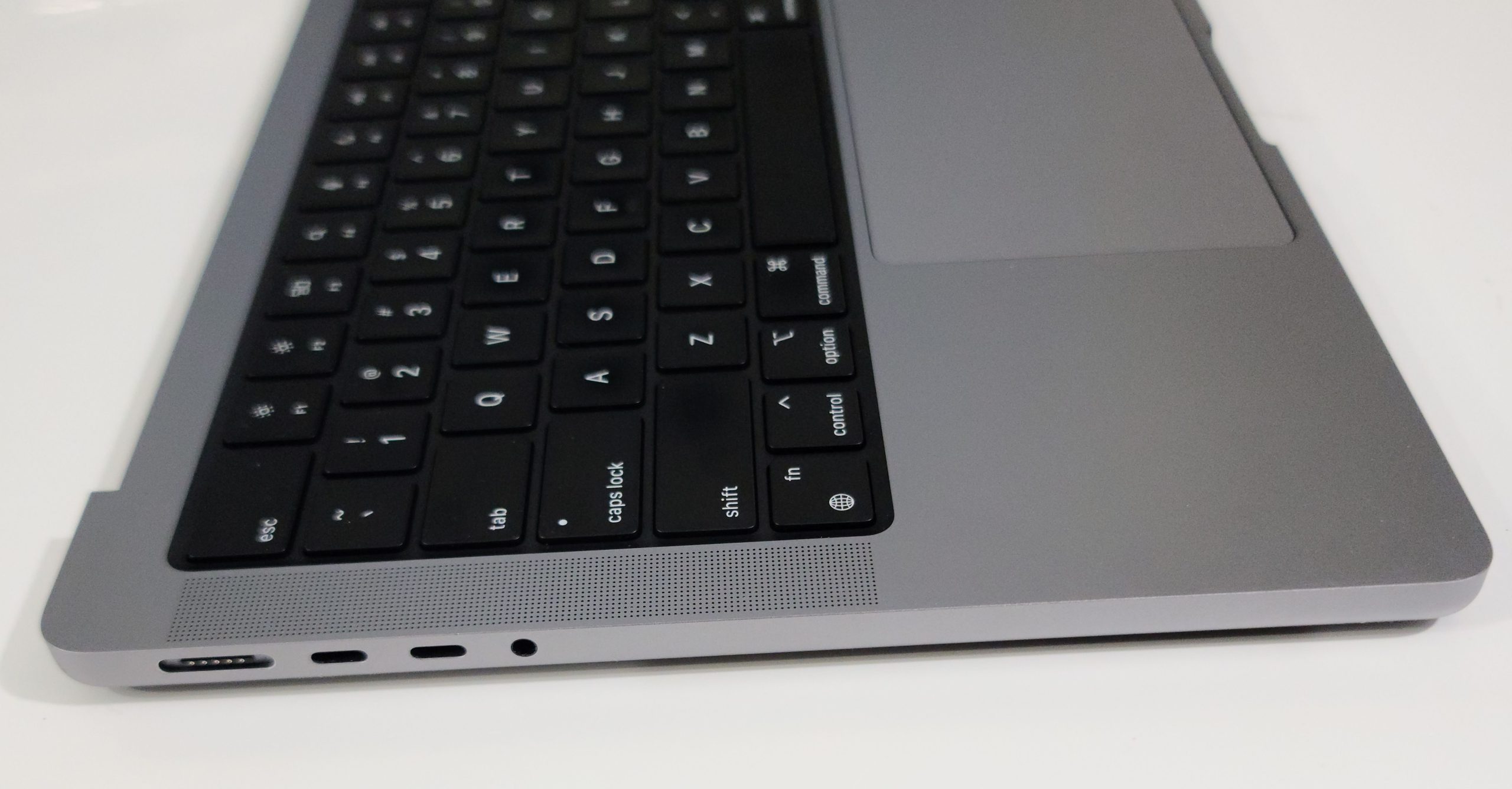 A2918 MACBOOK PRO 14" M3, 2023 - TOP CASE SPACE GRAY TRACKPAD BATTERY 93% - Image 5